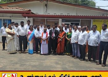 யாழ் மாநகர சபையின் உயர்மட்ட அதிகாரிகளுக்கு எதிராக உறுப்பினர்கள் போராட்டம்
