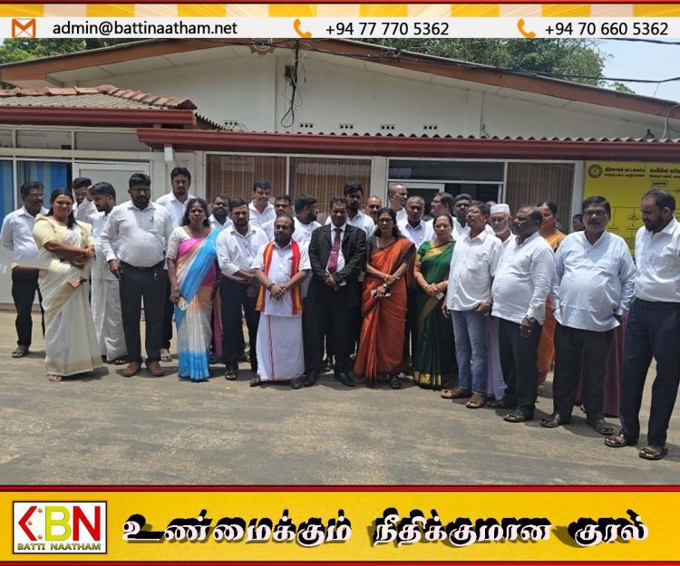 யாழ் மாநகர சபையின் உயர்மட்ட அதிகாரிகளுக்கு எதிராக உறுப்பினர்கள் போராட்டம்