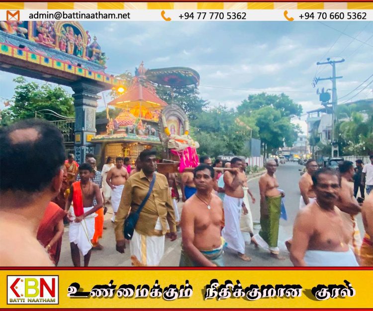 வீரகத்திப்பிள்ளையார் ஆலயத்திலிருந்து மாமாங்கேஸ்வரர் கொடிச்சீலை கொண்டுவரப்பட்டது