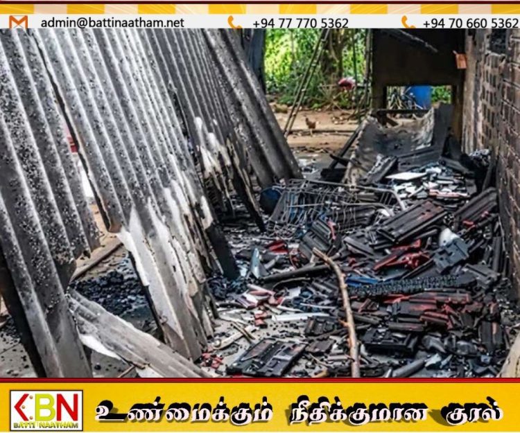 மின்னல் தாக்கிய சில நொடிகளில் தீப்பிடித்த வீடு