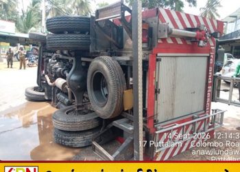 சிலாபம் நகர சபை தீயணைப்பு வாகனம் ஆராச்சிக்கட்டுவவில் கவிழ்ந்து விபத்து!