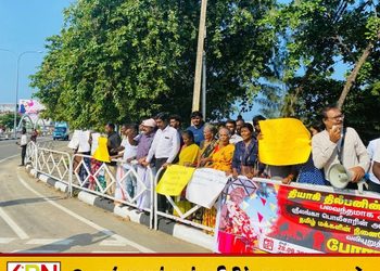 திலீபன் சிலை அகற்றப்பட்டதற்கு எதிர்ப்பு தெரிவித்து மட்டக்களப்பில் ஆர்ப்பாட்டம்!