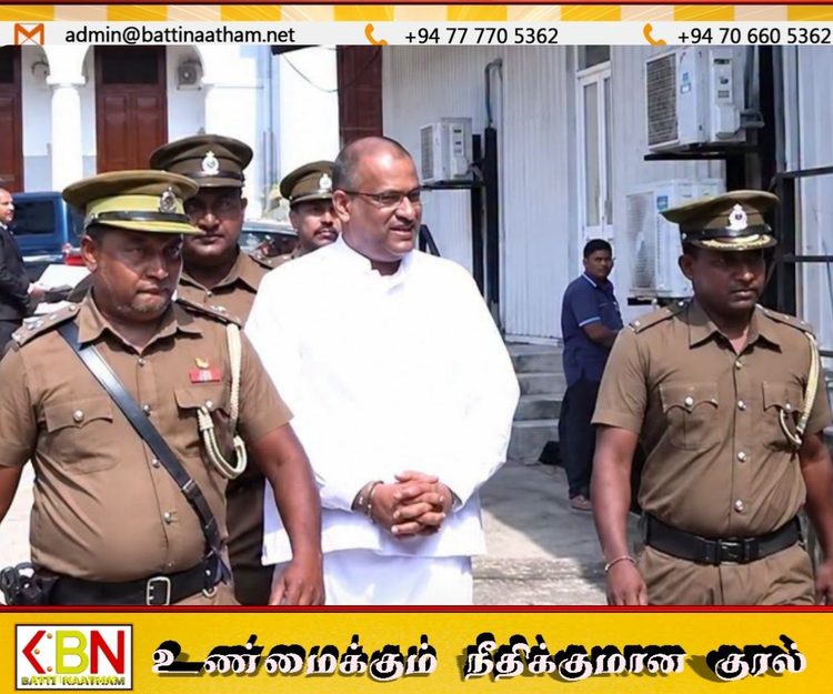சிறைச்சாலை சீருடையில் நீதிமன்றத்திற்கு அழைத்து வரப்பட்ட ஞானசார தேரர்!