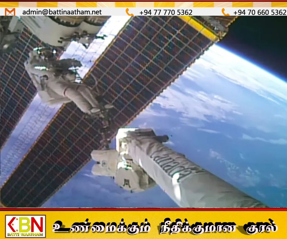 சர்வதேச விண்வெளி நிலையத்திற்கு வெளியே மிதந்து சென்று சூரிய மின் தகடுகளை பொருத்திய நாசா விஞ்ஞானிகள்