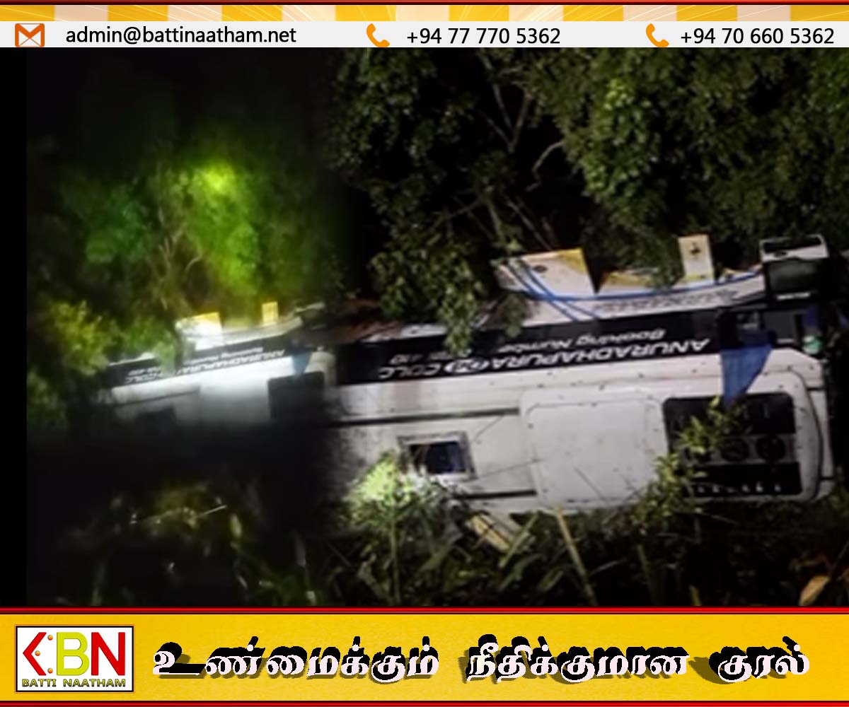 சொகுசு பேருந்து வீதியை விட்டு விலகி கவிழ்ந்து விபத்து