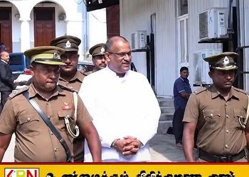 காவி உடையை மீண்டும் அணிவதில் பிடிவாதம் காட்டும் ஞானசார தேரர்